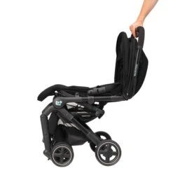 Maxi-Cosi Lara2 Buggy Essential Black -Kinderreise Angebote Store 1233672112 2021 maxicosi stroller lara2 essentialblack side onehandfolding