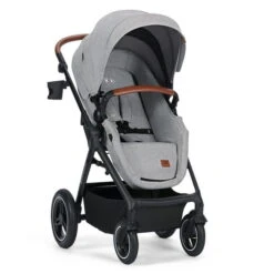 Kinderkraft B-TOUR 3in1 Kinderwagen Light Grey Inkl. Autositz, Adapter, Fußsack, & Regenschutz 20 Kinderkraft B-TOUR 3in1 Kinderwagen Light Grey Inkl. Autositz, Adapter, Fußsack, & Regenschutz -Kinderreise Angebote Store 5902533918959 6