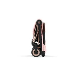 CYBEX Coya Rosegold Peach Pink 12 CYBEX Coya Rosegold Peach Pink -Kinderreise Angebote Store cyb 23 int y090 coya pcpi rogo fold