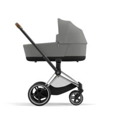 CYBEX PRIAM Kinderwagen Mirage Grey Bundle New Generation Inkl. 7 Zubehörartikel 21 CYBEX PRIAM Kinderwagen Mirage Grey Bundle New Generation Inkl. 7 Zubehörartikel -Kinderreise Angebote Store cyb 23 int y270 e priam cot chbr migr print medium