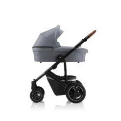 Britax Smile 3 Kinderwagen Frost Grey Essential Set GRATIS Babywanne -Kinderreise Angebote Store web version smile iii cognachandle frostgrey 01 hardcarrycot 2019 300dpi 1 1